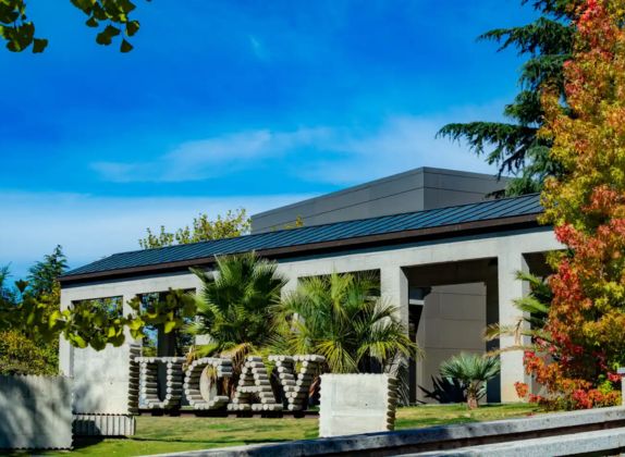 la Universidad Católica de Ávila es pública o privada